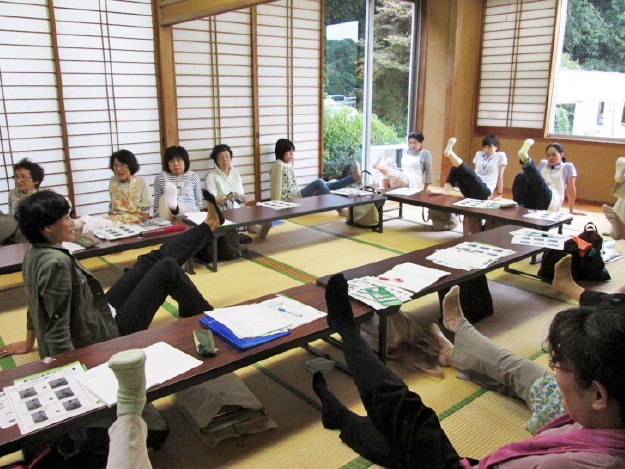 食生活改善委員の方々と出前講演会の様子